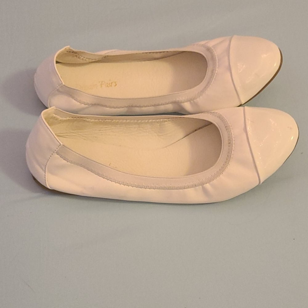Flats - Picture 2 of 3